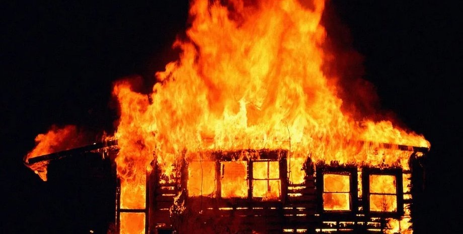 пожар, горит дом