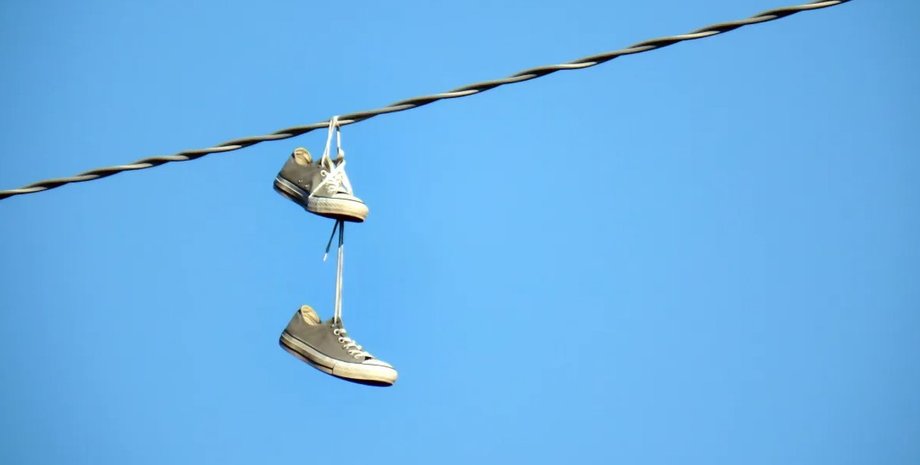 обувь на проводах, кроссовки на проводах