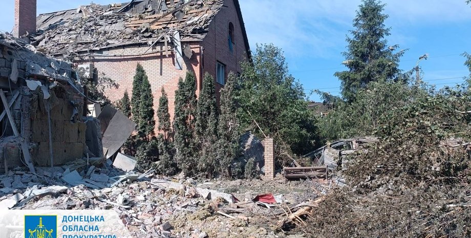 Изображение последствий вражеского обстрела на Донбассе