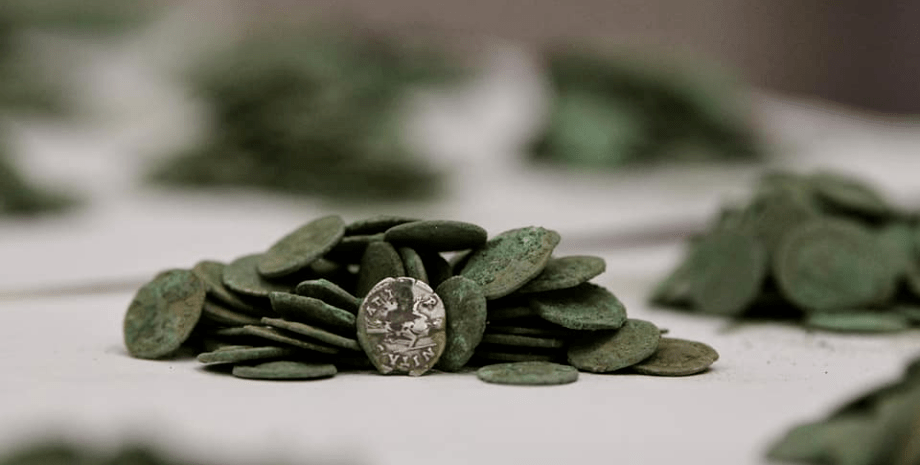 Стародавні монети, монети, скарб, римські монети, стародавні гроші, знахідка,