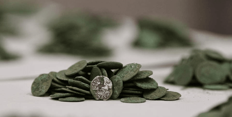 Стародавні монети, монети, скарб, римські монети, стародавні гроші, знахідка,