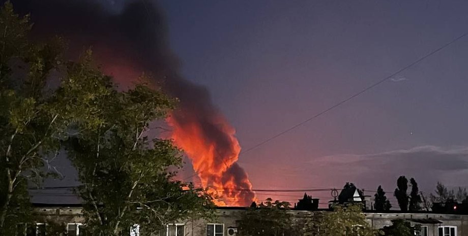 Беспилотники поразили нефтеперерабатывающий завод в Саратове