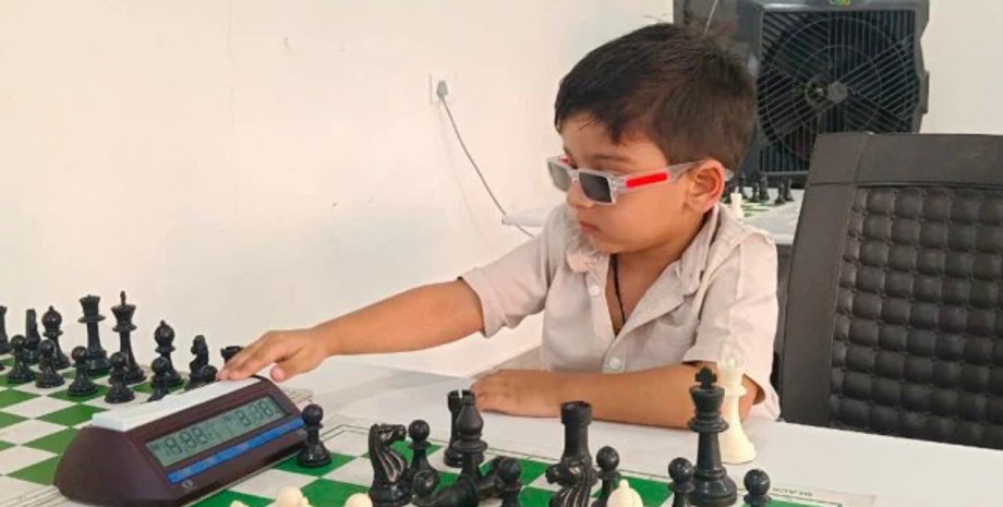 Трирічний шахіст з Індії Сарвагія Сінгх Кушвага Індія Шахи