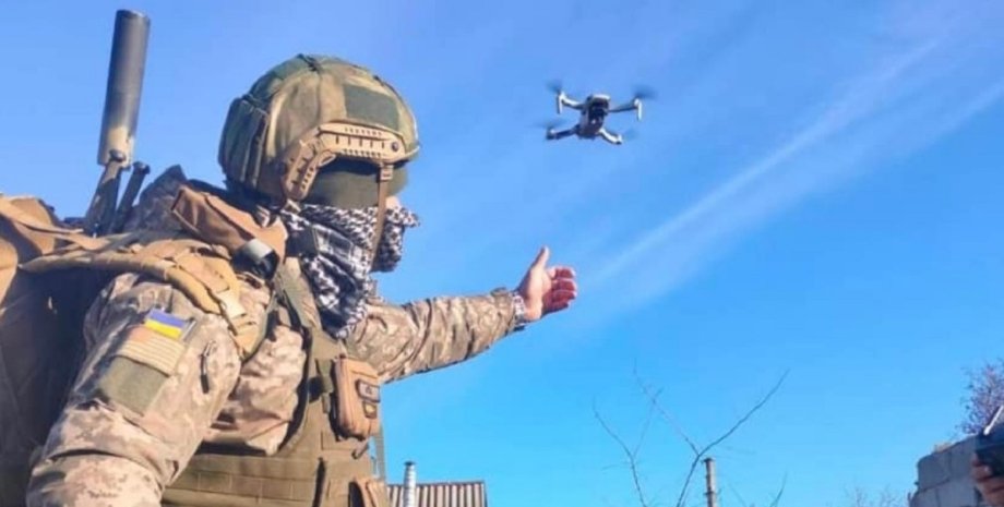 Kreml scentralizował uwolnienie dronów na froncie, podczas gdy na Ukrainie tysią...