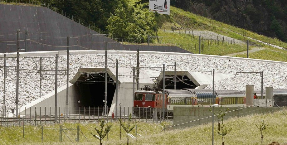 Тоннель в Швейцарских Альпах / Фото: Reuters/ Arnd Wiegmann