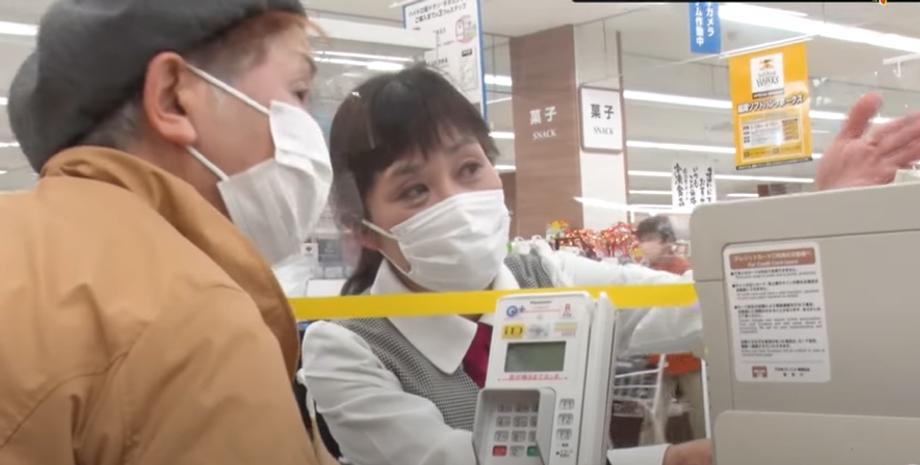 Сверхмедленная касса в супермаркете японской префектуры Фукуока, шопинг, покупки, увеличение продаж, курьезы