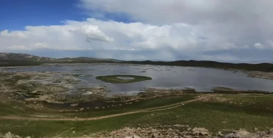 Озеро Кешіш, Урарту, посуха, зниження рівня води, зникаюче озеро, Туреччина, Руса, штучне озеро, екологічна криза, іригаційна система, дефіцит води, зміна клімату, потепління, жара