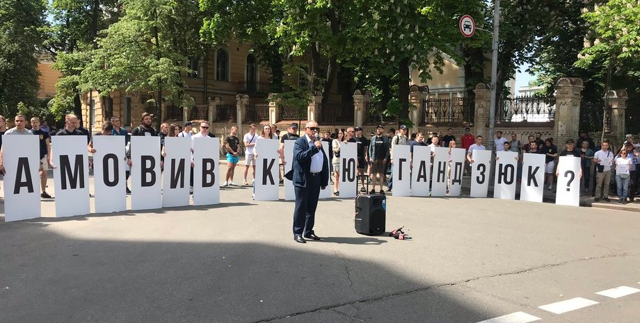 Виктор Гандзюк на акции в Киеве: Фото: /twitter.com/chesno_movement