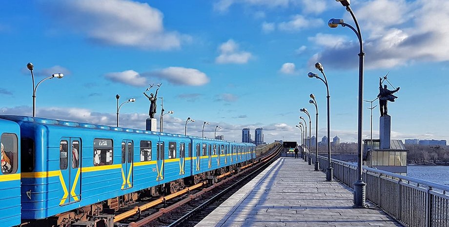 Станция "Днепр" в Киеве