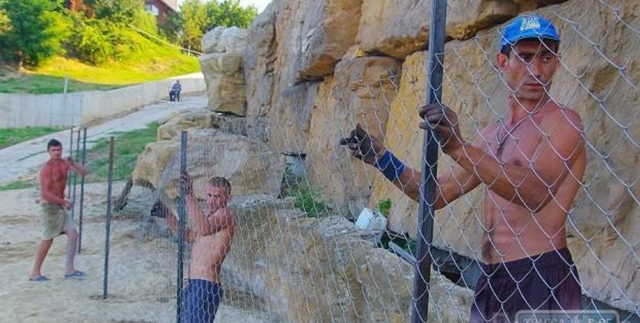 Установка забора / Фото: "Трасса-Е-95", "Думская"