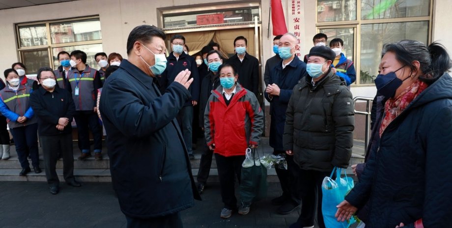 Си Цзиньпин во время визита в Ухань. Фото: Pang Xinglei/Xinhua