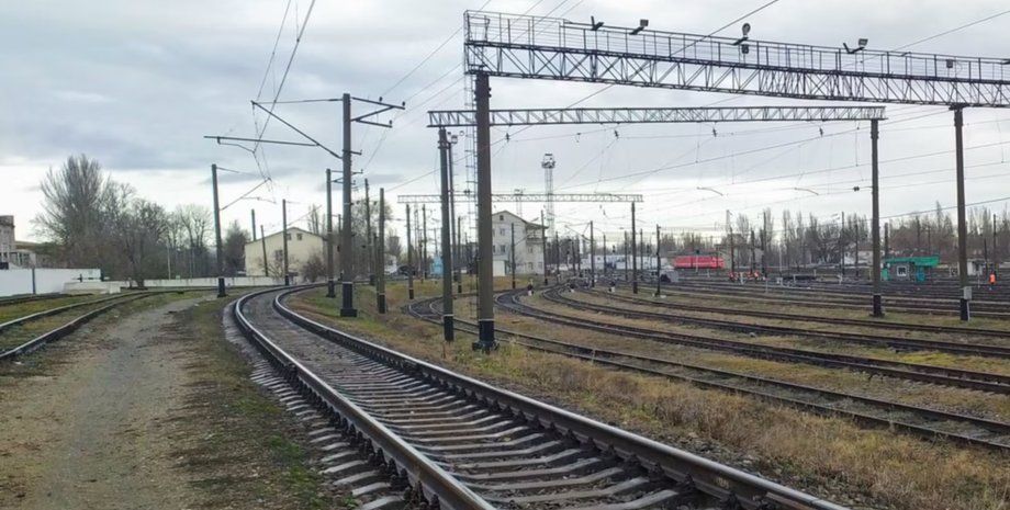 В Крыму мог произойти прилет по поезду с горючим, и также загорелась подстанция, свидетельствуют фото из соцсетей
