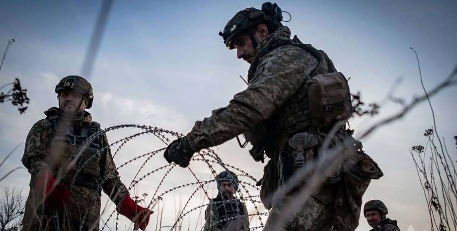 Военнослужащие ВСУ военнослужащие ВСУ создают укрепления