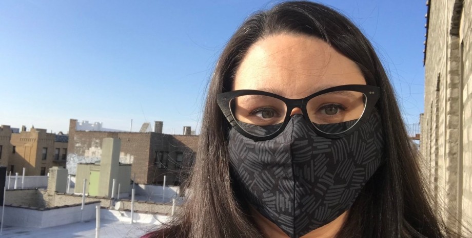 женщина в маске и очках, ученые, исследование, коронавирус, covid-19, пандемия коронавируса