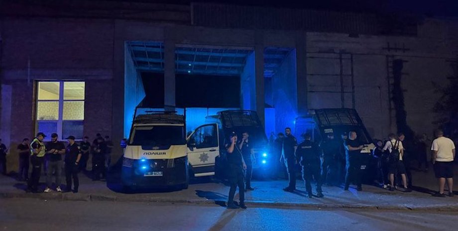 Стадион локомотив в Виннице и полиция