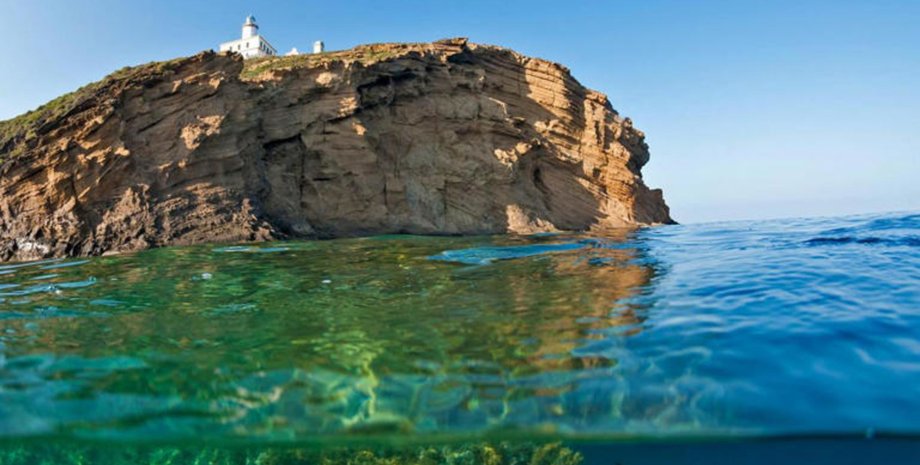 Острова Колумбретес, Испания, пираты, острова в Средиземном море, логово пиратов, старинные монеты, контрабанда, раскопки археологов, необычная находка