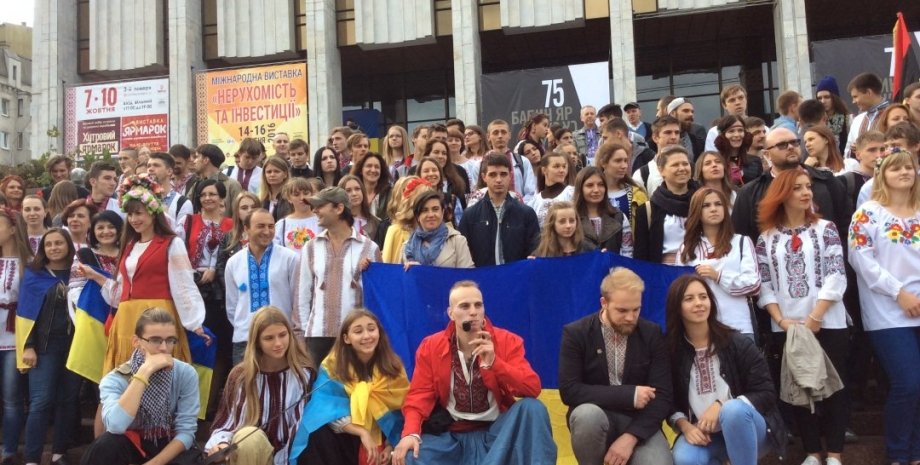В Киеве прошел Мегамарш вышиванок / Фото: ukrinform.ru