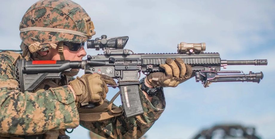 морпех США с карабином М4