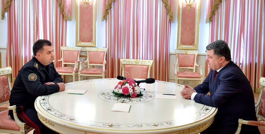 Степан Полторак и Петр Порошенко / Фото пресс-службы президента