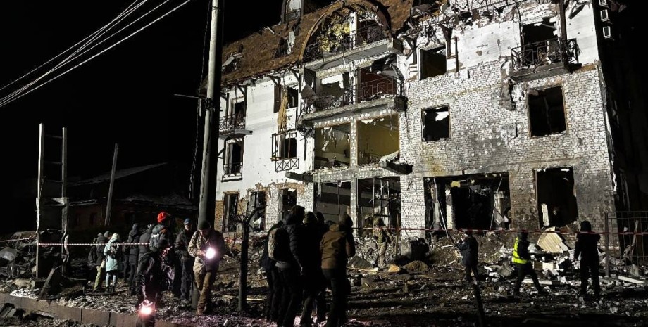 Росія обстріляла Харків ракетами Харків, рятувальники, медики, обстріл, фото