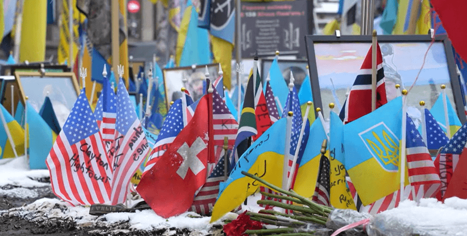 прапори, меморіал, київ