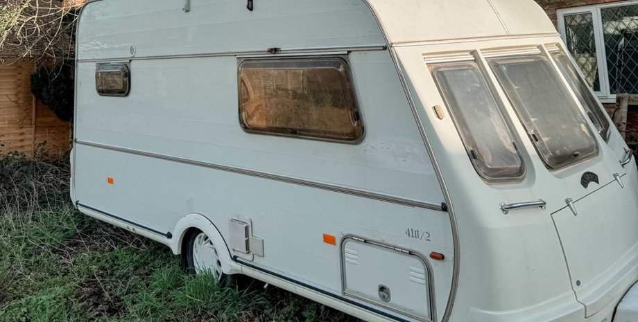 Женщина превратила старый вагончик в удобный дом: как выглядит ее жилище