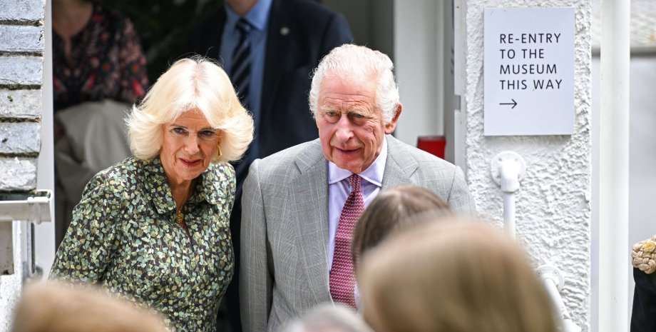 Король Чарльз III и Камилла, корнуолл, визит британского короля, королева Камилла стиль