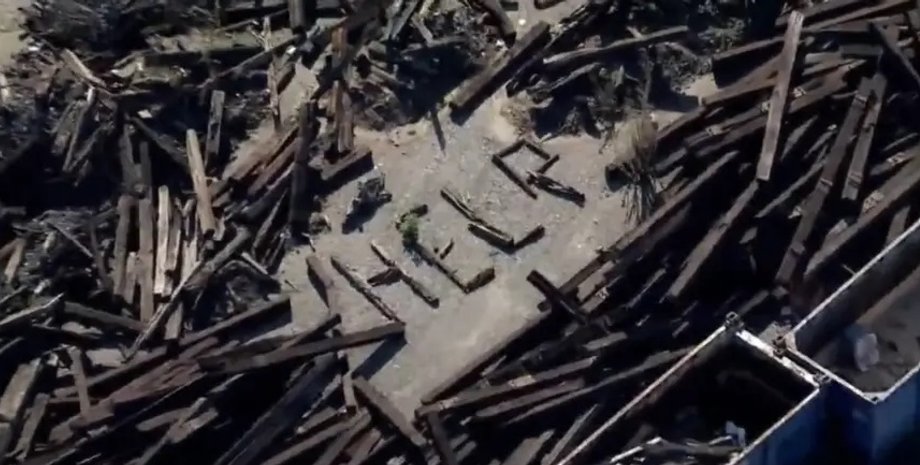 Страхітливі повідомлення на парковці в Лос-Анджелесі, допоможіть