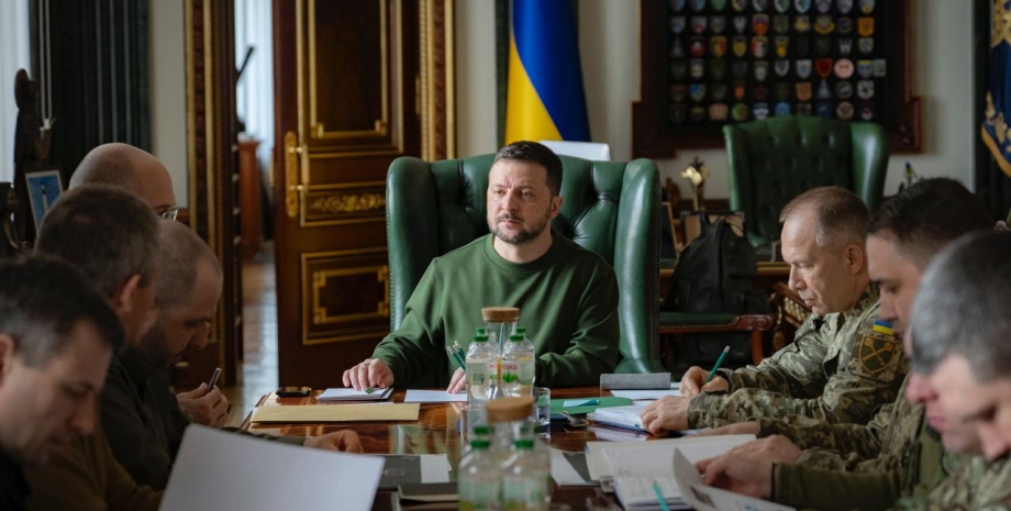 Владимир Зеленский, Правительство, военное руководство Украины, совещание по дронам