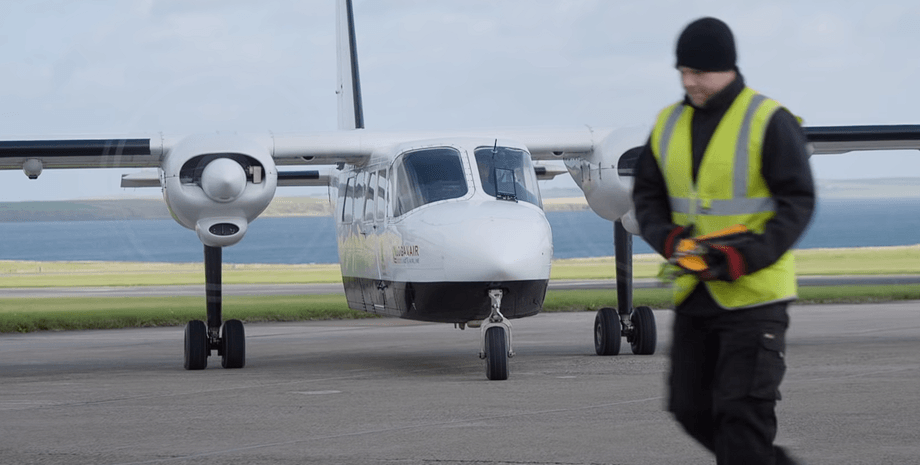 Самый короткий коммерческий рейс, самолет, короткий перелет, аэропорт, путь домой, маленький самолет, 2 минуты в воздухе