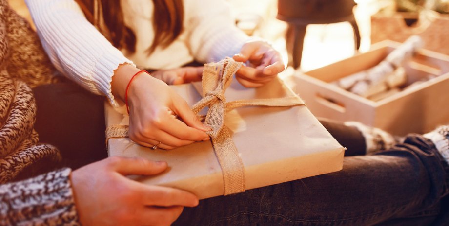 подарок, подарок из секонд-хенда подарок. подарок из секонд-хенда