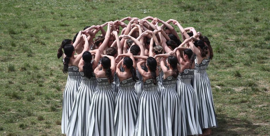 запалення Олімпійського вогню, Стародавня Олімпія, урочиста церемонія, Греція, Париж, естафета, факелоносці