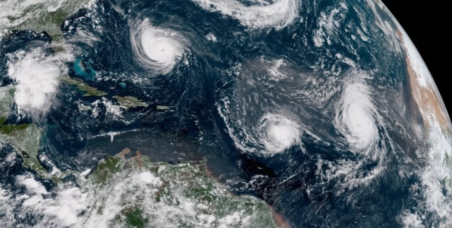Снимок со спутника. NOAA/GOES-East