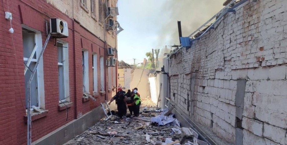 Последствия ракетного удара по Кривому Рогу ракетный удар, Кривой Рог, Днепропетровская область, обстрел, война РФ против Украины, жертвы