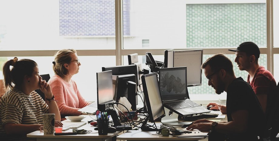 фабрика тролів, пропагандисти