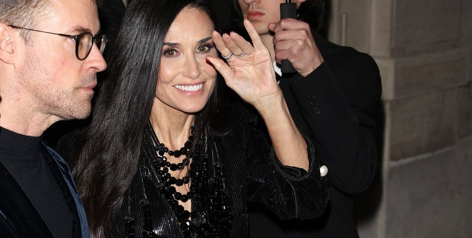 Деми Мур, неделя моды в париже