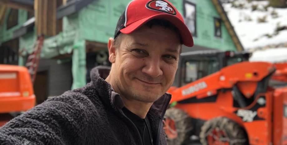 Джереми Реннер, соколиный глаз, травмы, уборка снега