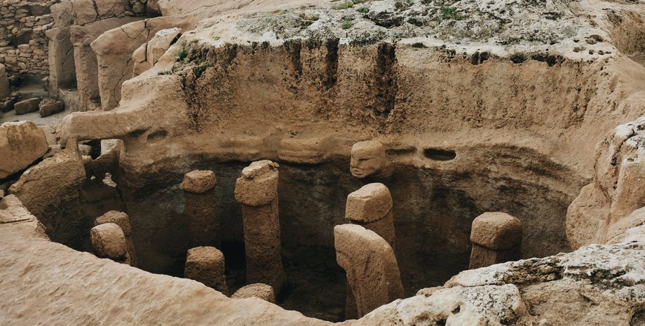 Древние археологические памятники, Карахантепе, Период докерамического неолита, Мегалитические сооружения, Загадки эпохи неолита, Археологические находки, Древние столбы и обелиски, Древние столбы и обелиски