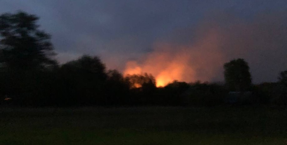 Пожар Пожар, Крым, атака дронов, взрывы, БПЛА, Севастополь, Саки, Новофедоровка, война в Украине, фото