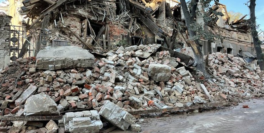 обстрел центра харькова, центр харькова, обстрел харькова, попадание снаряда, дом в харькове