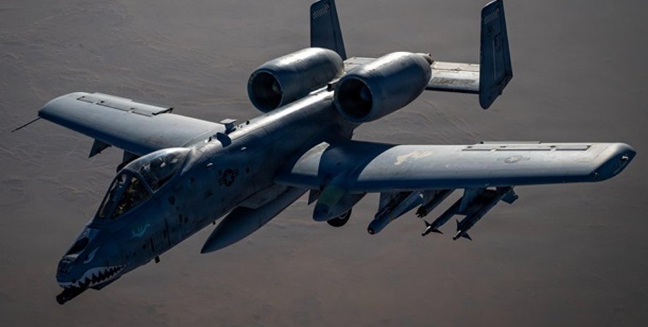 Штурмовик A-10 Thunderbolt II в Ормузькій протоці