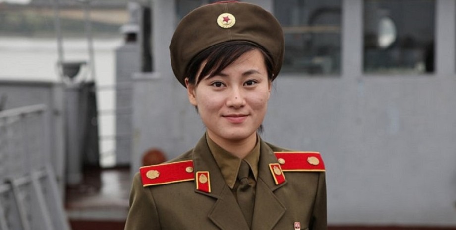 Военнослужащая армии Северной Кореи, армия
