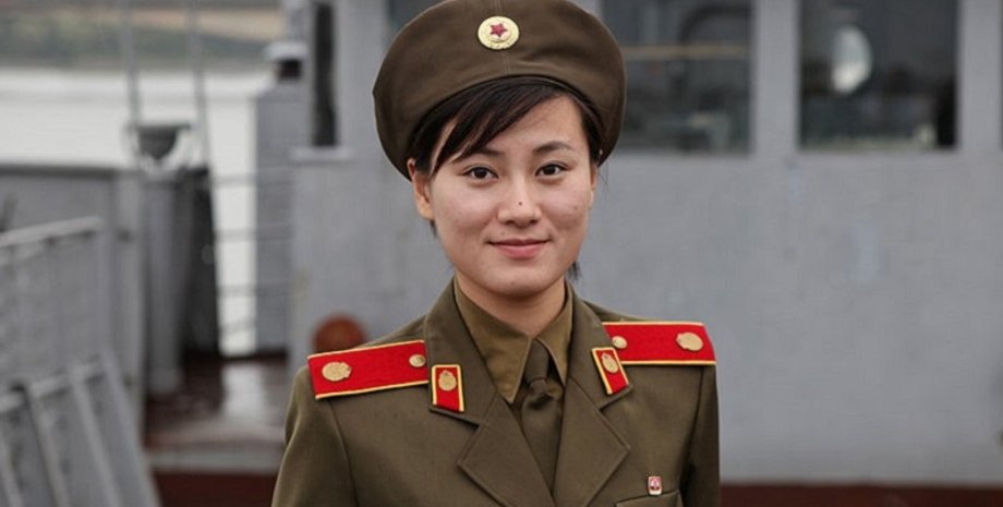 Военнослужащая армии Северной Кореи, армия