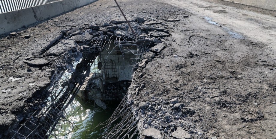 удар по Чонгарскому мосту, российские оккупанты, момент попадания, ракета, Крымский полуостров
