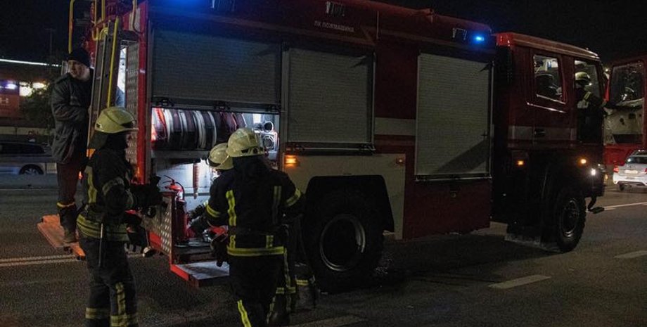 пожар, ГСЧС, спасатели, ТЦ в Киеве, интервал-плаза