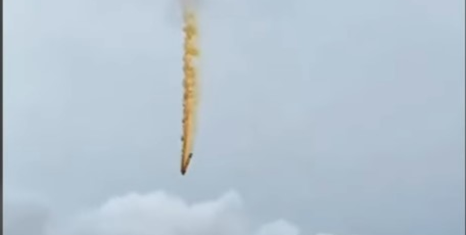 Parte del lanzador de cohetes cayó al suelo, que lanzó la órbita de la nave espa...