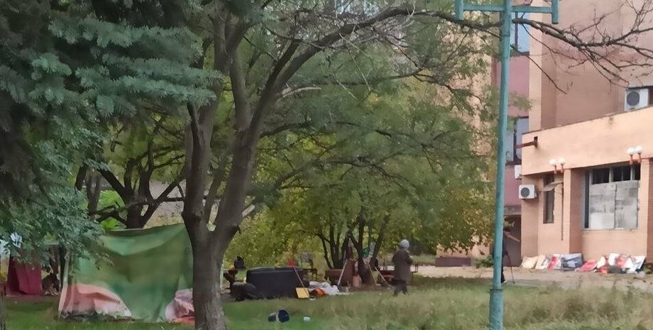 будинки в маріуполі, намети в маріуполі, савона маріуполь