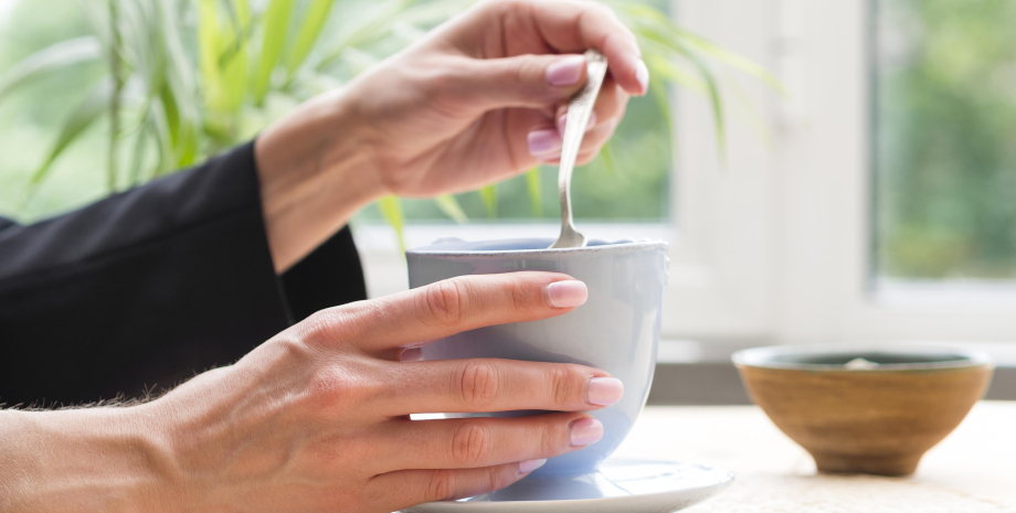 девушка пьет чай чай, заваривание, напиток, чашка, рука, женщина