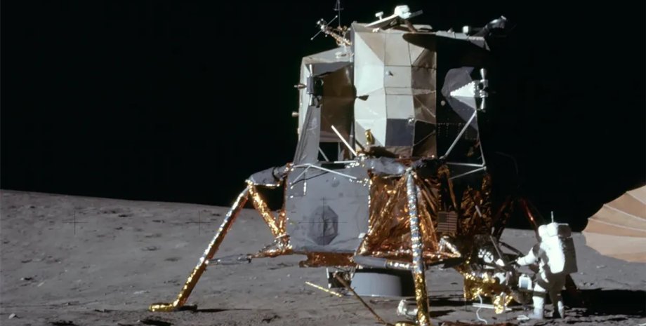 посадковий модуль, Аполлон 11, Місяць