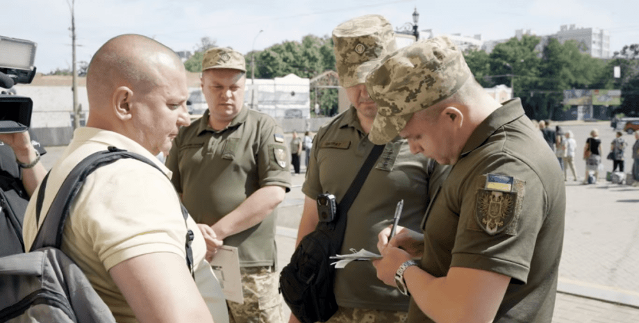 Руководитель одного из районных ТЦК во Львове оформлял отсрочку от службы